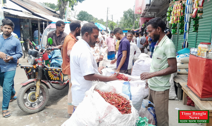 পঞ্চগড়ের তেঁতুলিয়ায় শুকনা মরিচ ৪১ কেজিতে ১ মণ